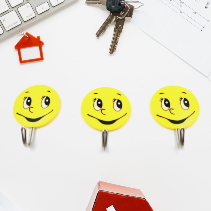 3Pcs Self Adhesive Multipurpose Smiley Hooks For Home Use - Image 5
