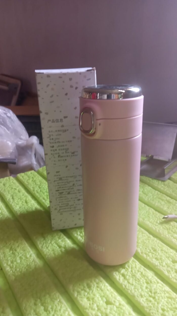 Smart Vacuum Insulated Water Bottle with LED Temperature Display - Image 9