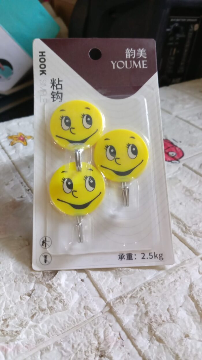 3Pcs Self Adhesive Multipurpose Smiley Hooks For Home Use - Image 6