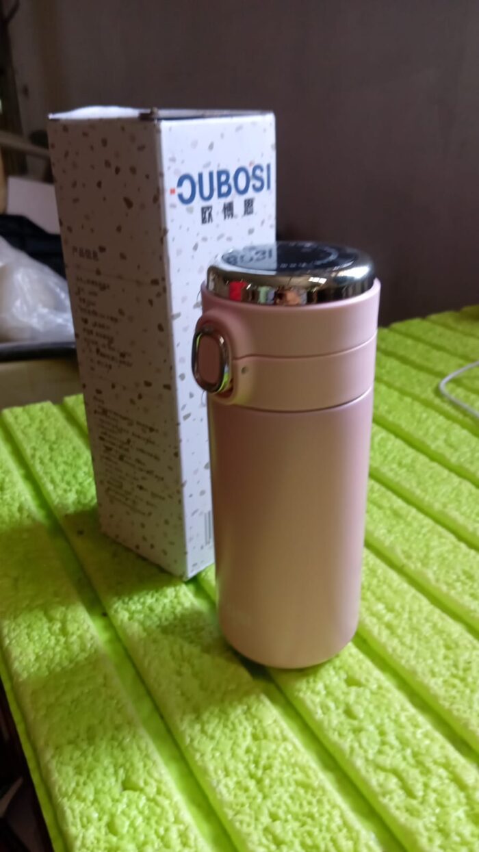 Smart Vacuum Insulated Water Bottle with LED Temperature Display - Image 10